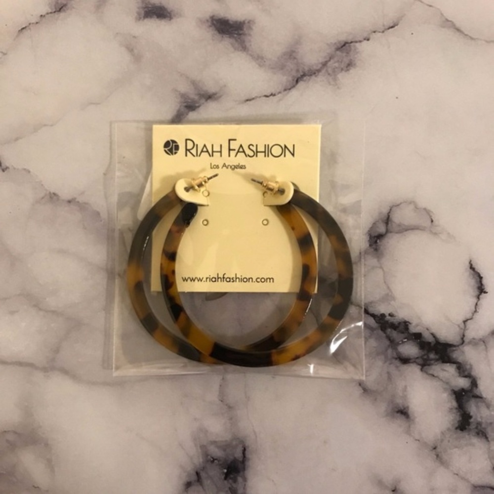 Tortoise shell open hoop earrings - Picture 4 of 8
